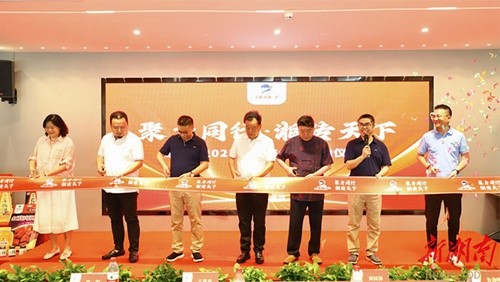 泰斗助陣，辣妹子夯實(shí)湘味復(fù)合調(diào)味醬賽道護(hù)城河